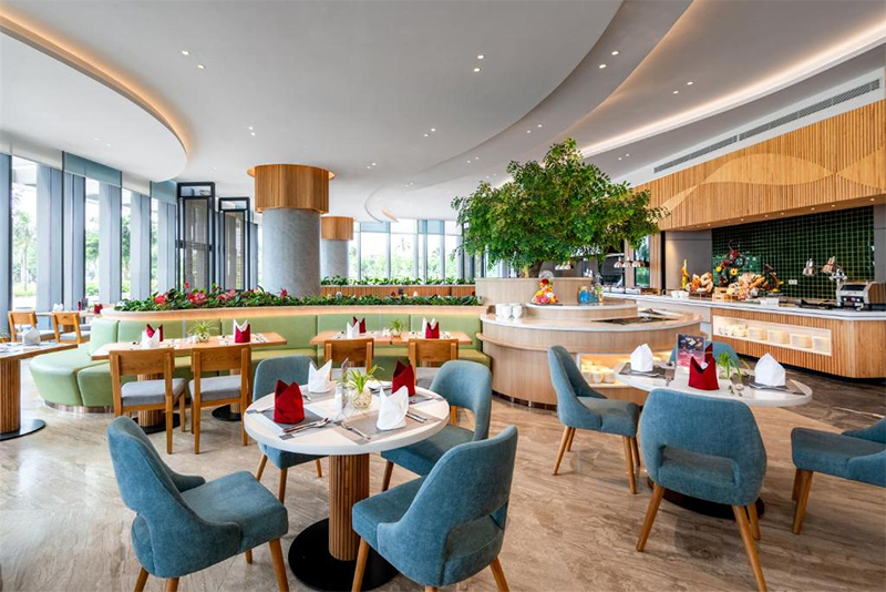 Buffe sáng tại À La Carte Hạ Long Bay