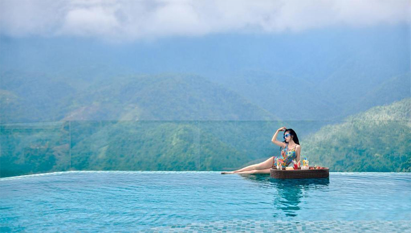 bể bơi vô cực tại Bamboo Sapa Hotel